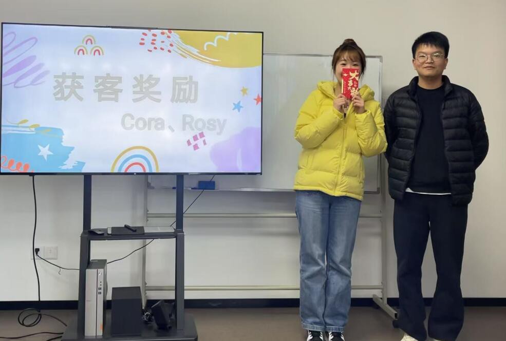 Praise outstanding employees Praise outstanding employees